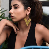 BOLD ROCK AND ROLL V-SHAPED 18K GOLD PLATED FISHOOK EARRING